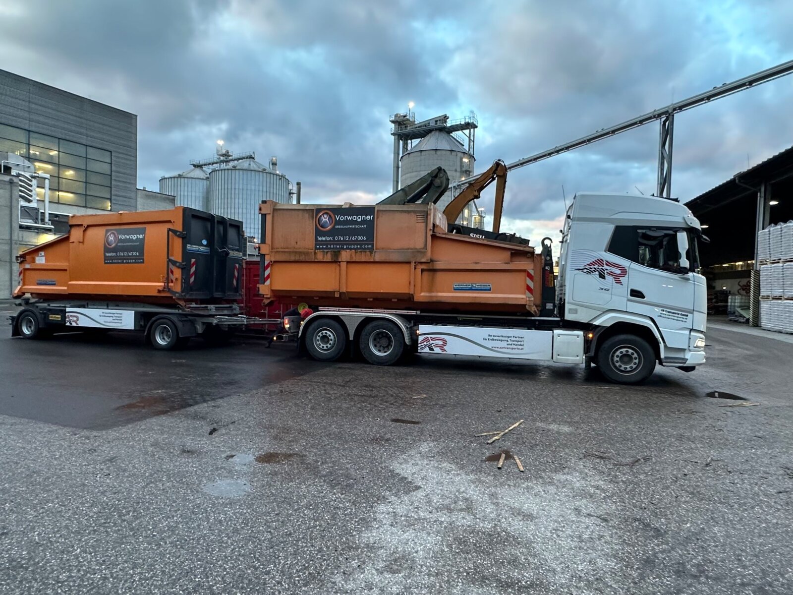 LKW mit Container der AR Transporte GmbH