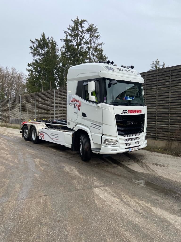 Weißer LKW der AR Transporte GmbH